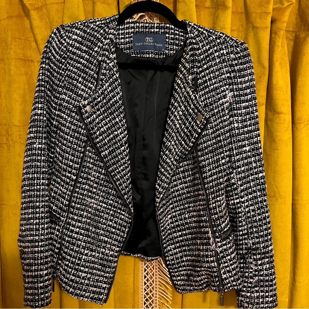 Tart Collections Amber Jacket Black and White